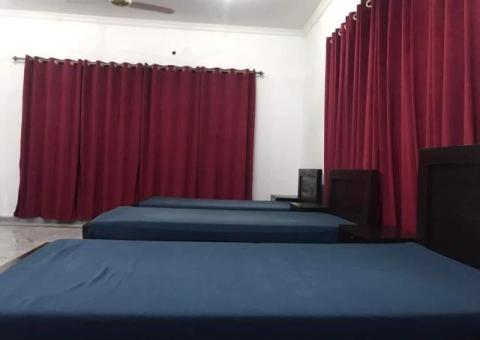 Fully furnished Rooms available for professional students and jobholders - 2/7