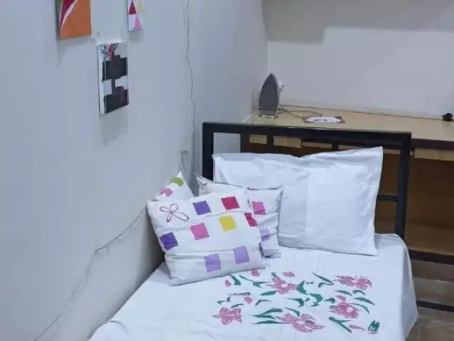 Pak home hostel for girls available near to University of the Punjab (Allama Iqbal Campus) Mall Road - 1/1