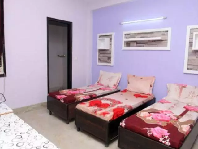 Girls hostel near to National College of Business Administration and Economics (NCBA&E) Johar To - 1/1