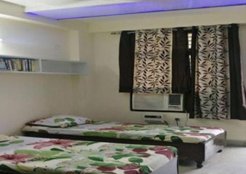 Pak home girls hostel  near to University of Central Punjab (UCP) - Khayaban-e-Jinnah Road