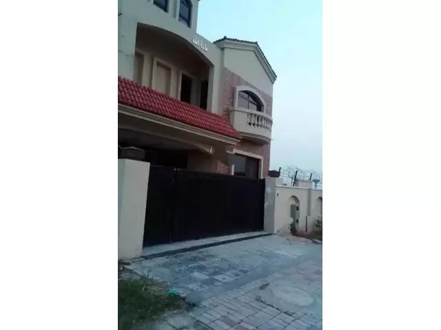 Bahria town phase 8, 10 Marla triple story house, 7 bed with attached - 6/6