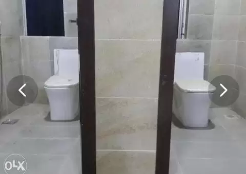 fully fortified  building huge parking - 5/12