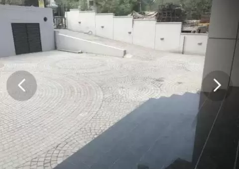 fully fortified  building huge parking - 10/12