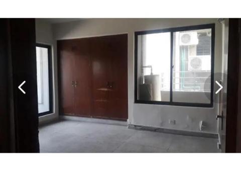 executive office at G-8 islamabad - 4/6