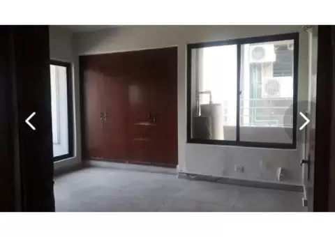 executive office at G-8 islamabad - 4/6