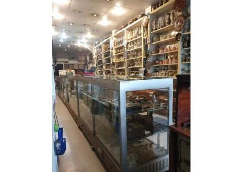 3 floor shop for rent saddar