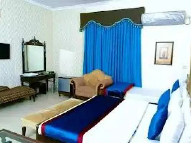 Girls Hostels Near to  University of Engineering and Technology of Lahore - 1/4