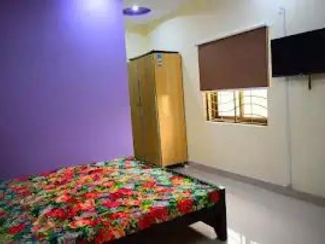 Girls Hostels Near to  University of Engineering and Technology of Lahore - 2/4