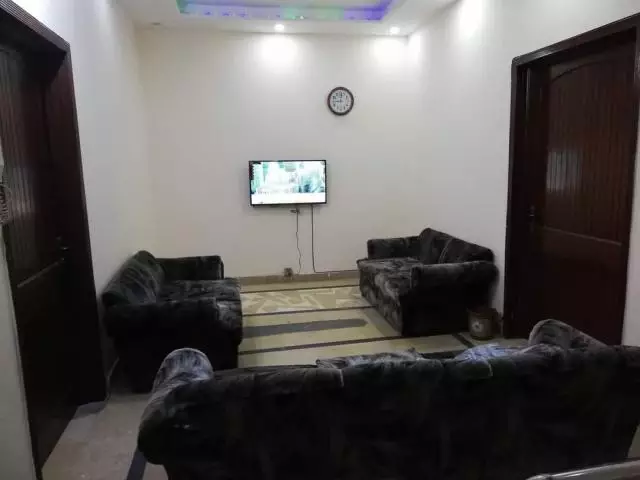 Girls hostel Near to University of Management and Technology - 4/5