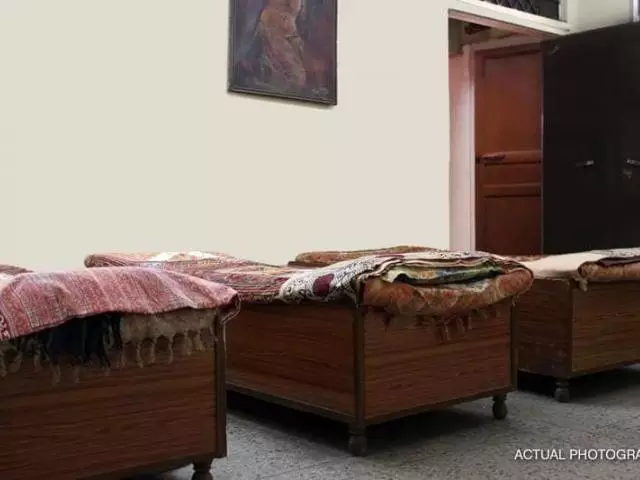 Girls hostel Near to University of of Management and Technology - 3/3