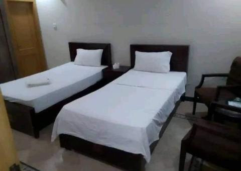 Full furnished room bills included Pani bjlie gas wifi net tv lanouch kitchen available