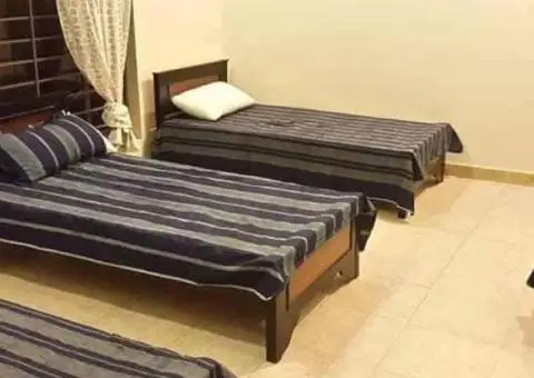 2 seats available in 4 seater rooms - 1/3