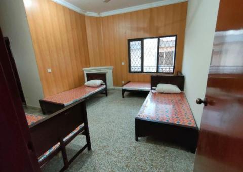 Girls Hostel in G13 Markaz - 2/3