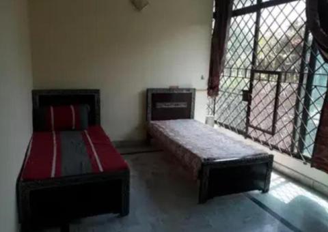 Girls hostel in Abul Hasan Isphahani Road Karachi