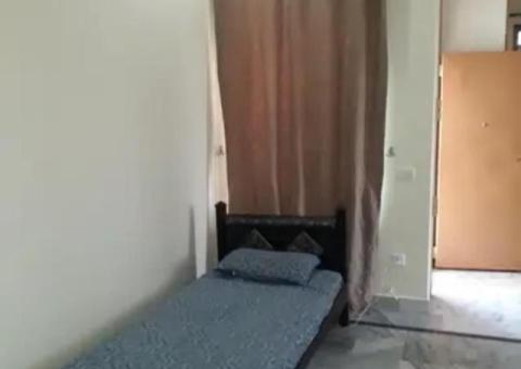 Girls hostel near Peshawar Road Rawalpindi