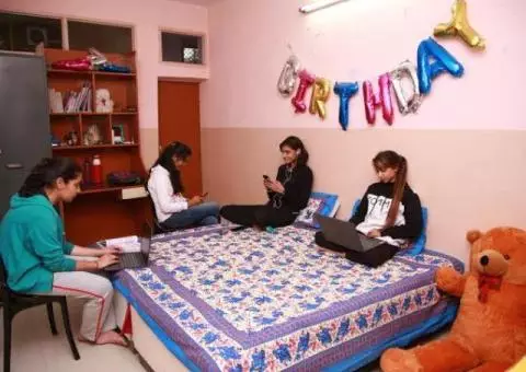 Zainab Girls Hostel - Located in G-10/4, Islamabad