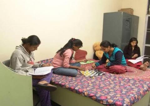 Zoha Girls Hostel - Located in G-10/4, Islamabad